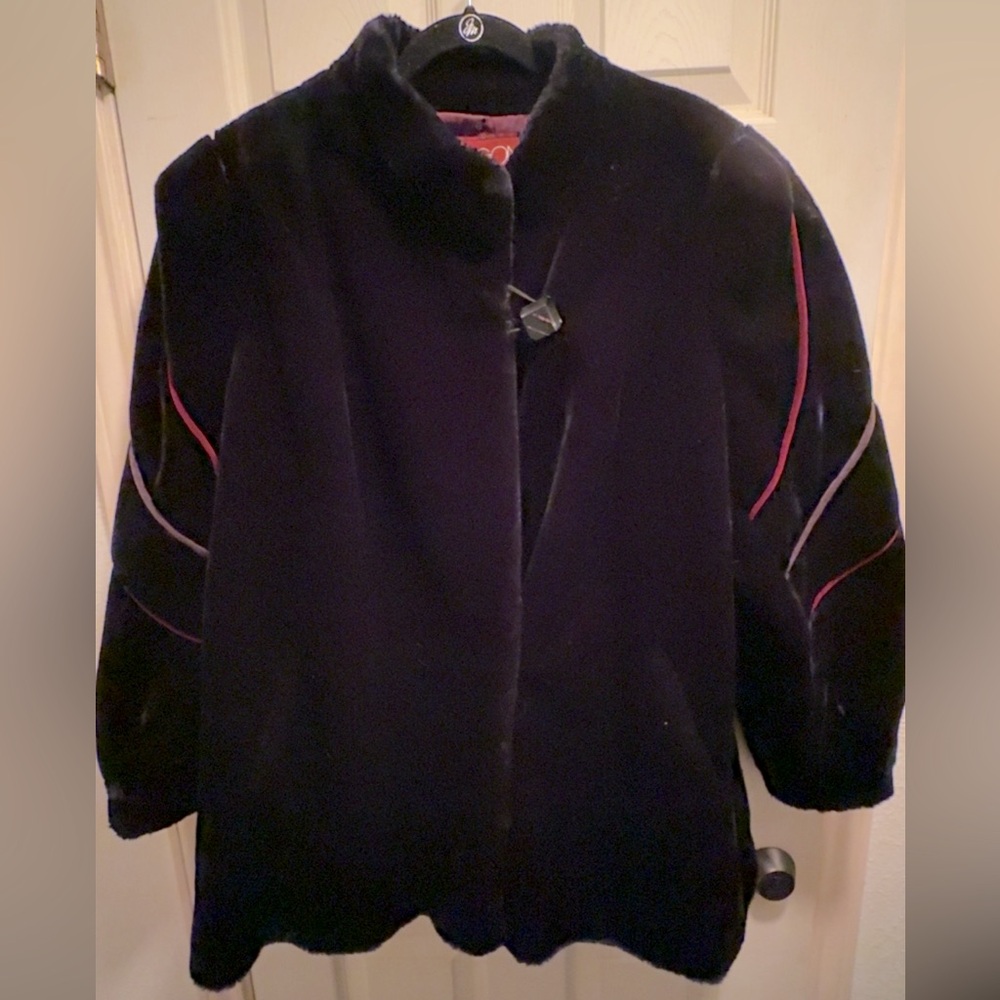 Vintage Sasson 80’s plush black faux fur coat.